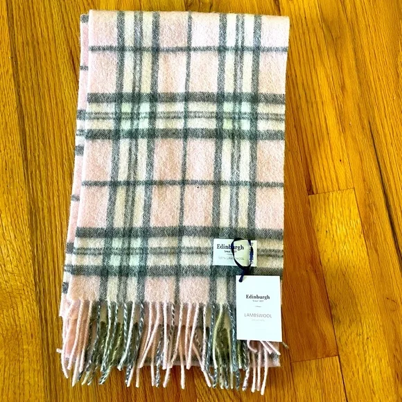 Lambswool scarf. - Picture 1 of 2